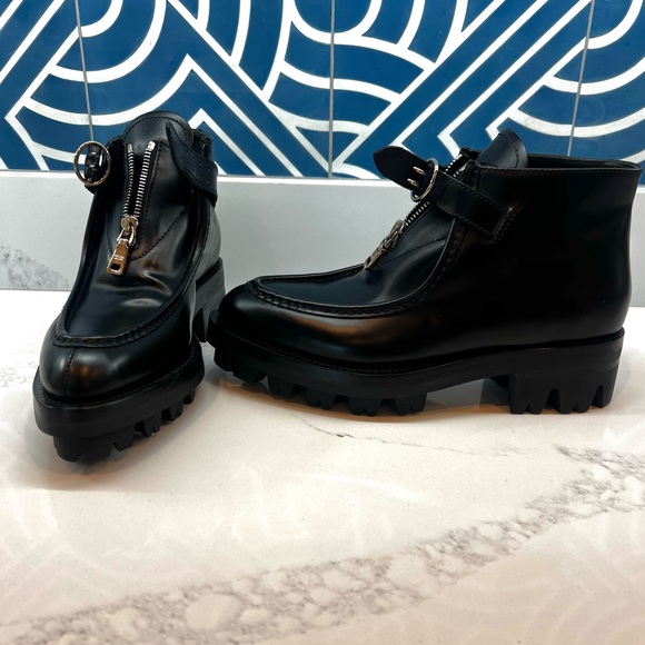 Prada Booties, worn twice. Brand new! - Picture 2 of 6
